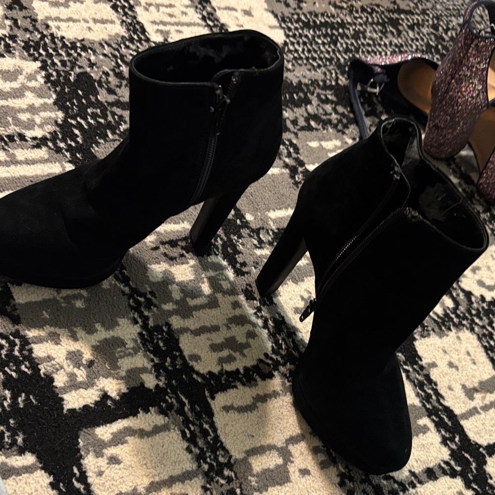 Gianni Bini Black Heeled Boots